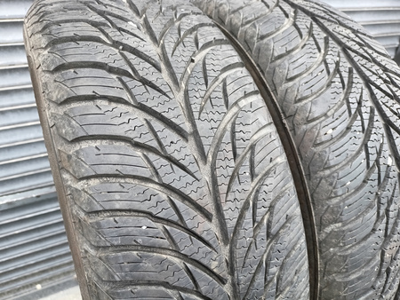 185/60R15 Uniroyal AllSeason Expert para opon całoroczne 7mm nr5617