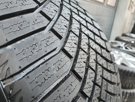 285/40R21 Yokohama Bluearth Winter V906 SUV zima montaż gratis nr2361