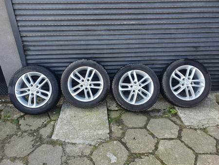 Oryginał koła 205/55R16 Mazda 3 626 5x114,3 Goodyear zima 7,4mm