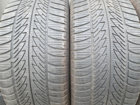 285/45R20 Goodyear Ultra Grip 8 Performance XL komplet zima 5,4mm 2214