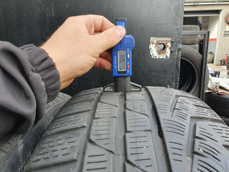 235/55R18 Pirelli Sottozero Winter 210 komplet opon zima 6,3mm nr8560