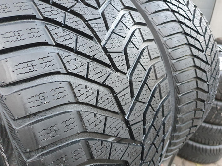 315/35R21 Yokohama Bluearth Winter V905 opony zima montaż gratis 2361A