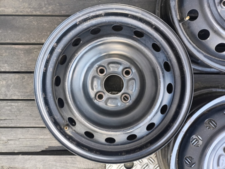 Oryginał felgi 15cali Toyota Yaris Aygo Suzuki Baleno Ignis Swift