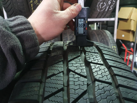 235/55R18 Continental ContiWinterContact komplet opon zima 8,6mm 8275