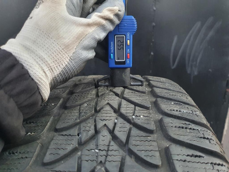 225/50R17 Dunlop Sp winter Sport 4D para opon zima 5,5mm 7589