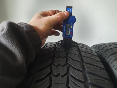 215/55R16 Sava Eskimo HP2 para opon zima 6,8mm nr6541