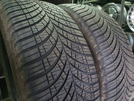 235/55R19 Goodyear Vector 4 Seasons para opon całoroczne 6,1mm nr9360