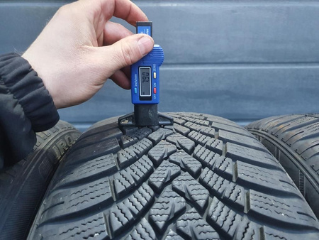 225/45R18 Falken Eurowinter HS01 komplet opon zima 7,9mm nr8367