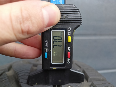 215/55R17 Kormoran Snow XL para opon zima 7,7mm nr7275