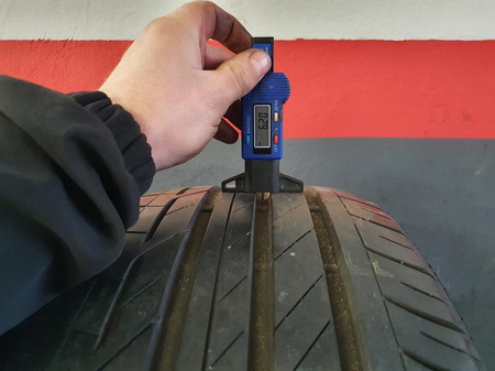 225/45R19 BridgestoneTuranza T001 para opon lato 6,6mm nr9409