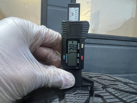 235/60R18 Bridgestone Blizzak LM-80 evo komplet opon zima 7,3mm nr8290