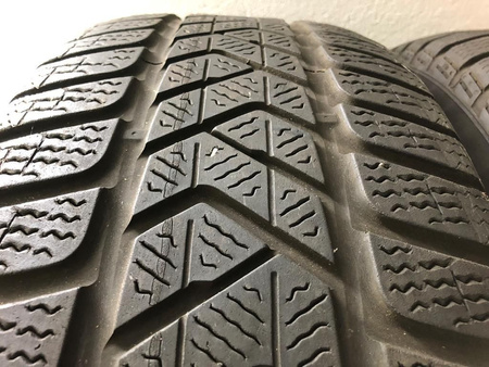 235/55R17 R17 Pirelli Sottozero 3 para 2szt opon zima 5,8mm nr1717