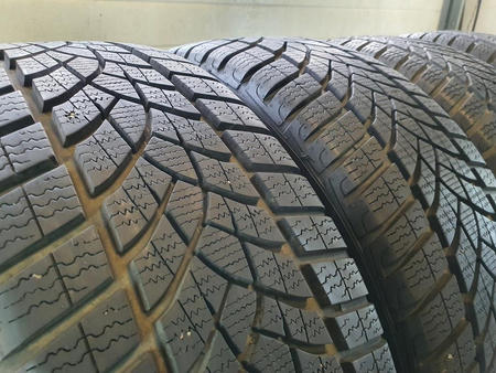 205/45R18 Goodyear Ultra Grip Performance XL komplet zima 8,0mm 8318