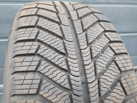 225/40R18 Point-S Winter opona pojedynka zima 9,0mm P869