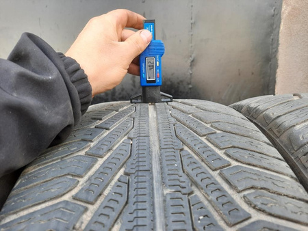 275/45R20 Uniroyal MS Plus 77 SUV XL komplet opon zima 5,3mm nr2223