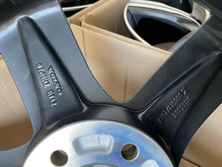 Oryginał Felgi 18cali Volvo C70 S60 S90 V90 V60 XC90 Ford Jaguar