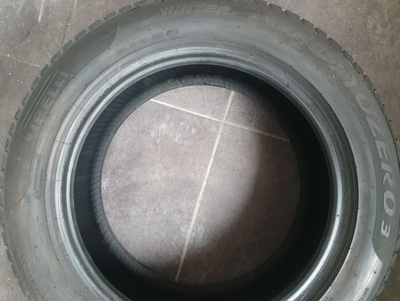 225/55R17 Pirelli Sottozero 3 para opon zima 6,7mm nr7575