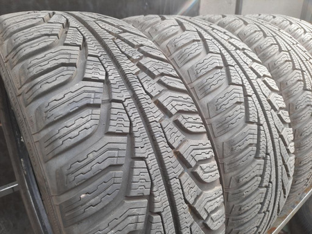 195/50R15 Uniroyal MS Plus 77 komplet opon zima 7,4mm nr5276