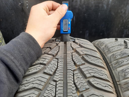 195/50R15 Uniroyal MS Plus 77 komplet opon zima 7,4mm nr5276