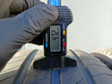 235/40R19 Michelin Primacy 4 XL para opon lato 4,7mm nr9589