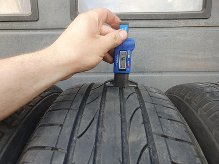 215/65R17 Bridgestone Dueler H/P Sport komplet opon lato 5,4mm nr7059