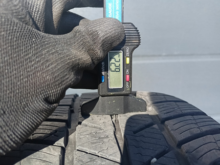 225/45R18 Barum Polaris 5 XL komplet opon zima 6,2mm nr8957