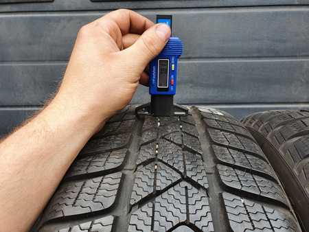 205/60R16 Pirelli Sottozero 3 XL komplet opon zima 7,8mm nr6008