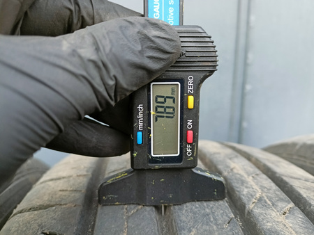 225/60R18 Bridgestone Alenza H/L 33 komplet opon lato 7,8mm nr8979