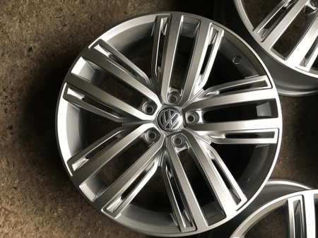 Oryginał Nowe felgi Vw 5NA 19 cali Vw Tiguan Golf Passat Scirocco Touran