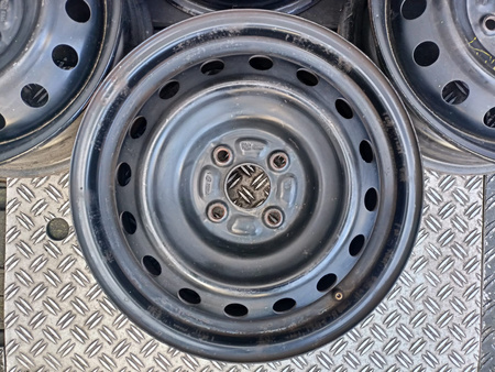 Oryginał felgi 15cali Toyota Yaris Aygo Suzuki Baleno Ignis Swift