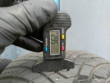 235/55R17 Laufenn G Fit 4S XL para opon całoroczne 5,6mm nr7367