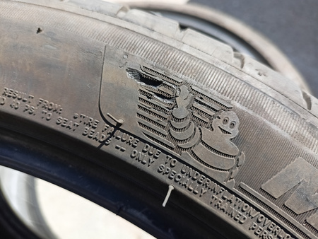 225/45R19 Michelin Pilot Sport 4 XL para opon lato 6,4mm nr9575