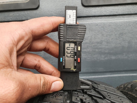 225/60R18 Nokian WR SUV 3 XL komplet opon zima 7,1mm nr8833