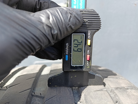 225/45R19 Michelin Pilot Sport 4 XL para opon lato 6,4mm nr9575