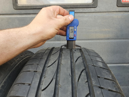 215/65R17 Bridgestone Dueler H/P Sport komplet opon lato 5,4mm nr7059