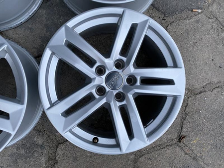 Oryginał felgi aluminiowe 17 cali Audi A4 B8 B9 8W0 ET42