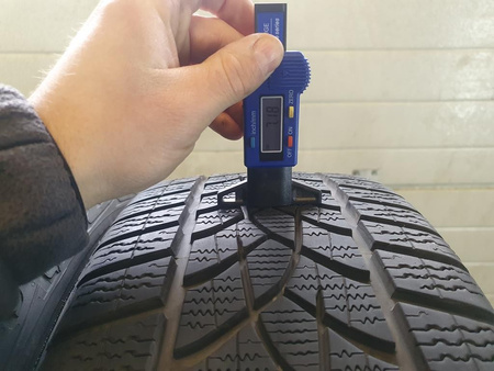 205/45R18 Goodyear Ultra Grip Performance XL komplet zima 8,0mm 8318