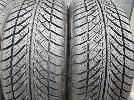225/55R17 Goodyear UltraGrip Performance komplet opon zima nowe 7068