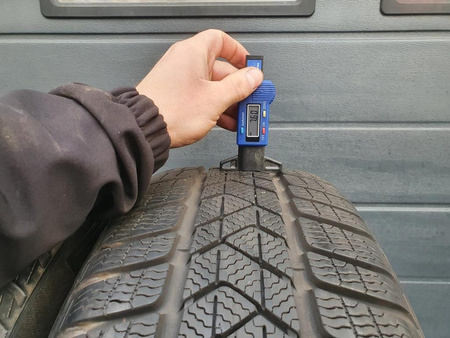 225/50R18 Pirelli Sottozero 3 RSC komplet opon zima 7,6mm nr8372