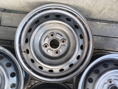 Oryginał felgi 15cali Toyota Yaris Aygo Suzuki Baleno Ignis Swift