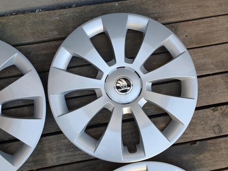 Oryginalne kołpaki 3V0601147 16cali Skoda Fabia Octavia Superb