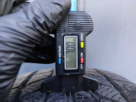 225/55R17 Goodride SW608 XL opona pojedynka zima 7mm P732