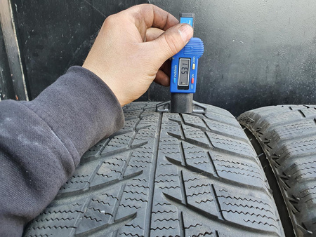 215/60R16 Bridgestone Blizzak LM001 XL komplet opon zima 5,3mm nr6984