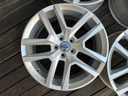 Oryginał felgi 18cali Volvo V60 S60 V70 S80 XC40 XC60 XC70 5x108