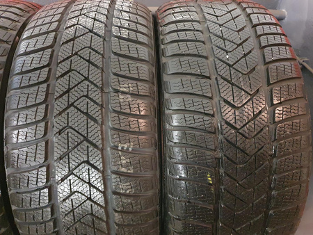 235/45R18 Pirelli Sottozero 3 komplet opon zima 8,5mm nr8803