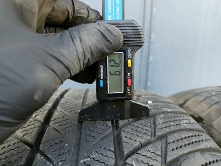 245/50R19 Bridgestone Blizzak LM001 XL para opon zima 6,1mm nr9568