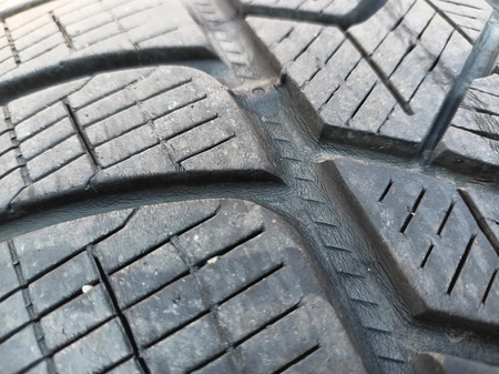 225/55R19 Pirelli Scorpion Winter para opon zima 5,9mm nr9549