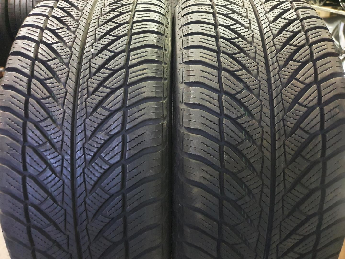245/45R19 Goodyear Ultragrip 8 XL para opon zima 7,0mm nr9162