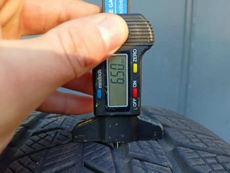 275/40R22 Pirelli Scorpion Winter XL para opon zima 6,5mm nr2466A