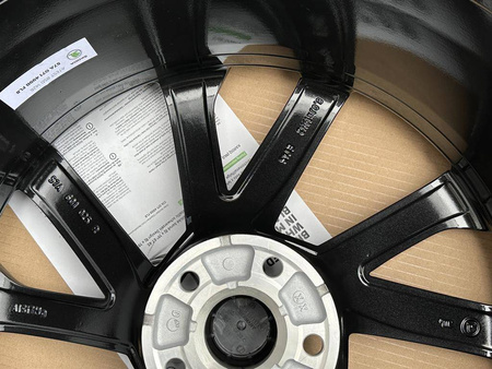 Oryginał felgi 19cali 57A Skoda Karoq Octavia Superb Enyaq 5x112